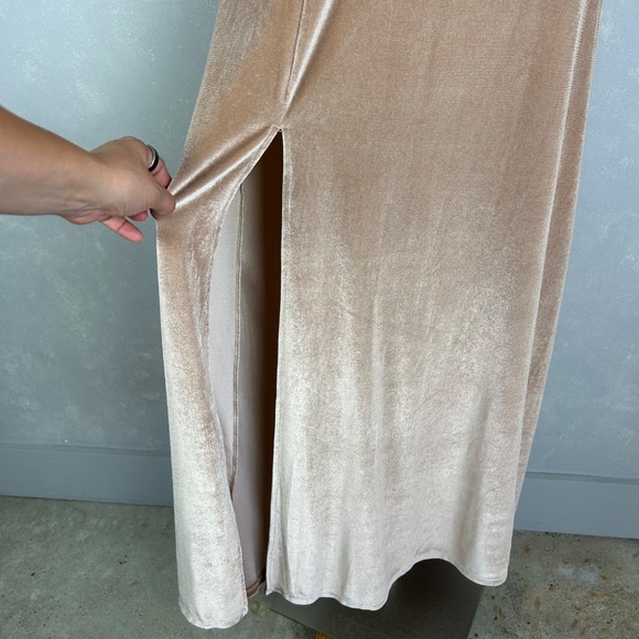 Baltic Born size M Tatiana velvet maxi dress one shoulder tan side slit - Picture 3 of 11